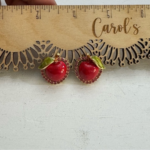 Gorgeous Vintage Vendome Crystal Rhinestones Clip On Apple Earrings - Picture 2 of 12